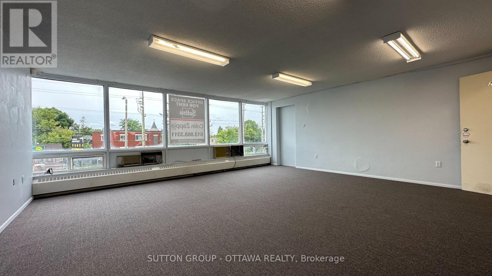 












204 - 1061 MERIVALE ROAD

,
Ottawa,




Ontario
K1Z6A9

