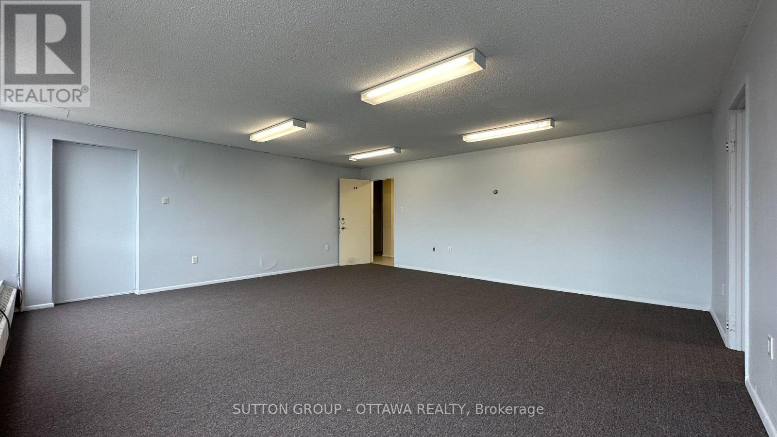 












204 - 1061 MERIVALE ROAD

,
Ottawa,




Ontario
K1Z6A9

