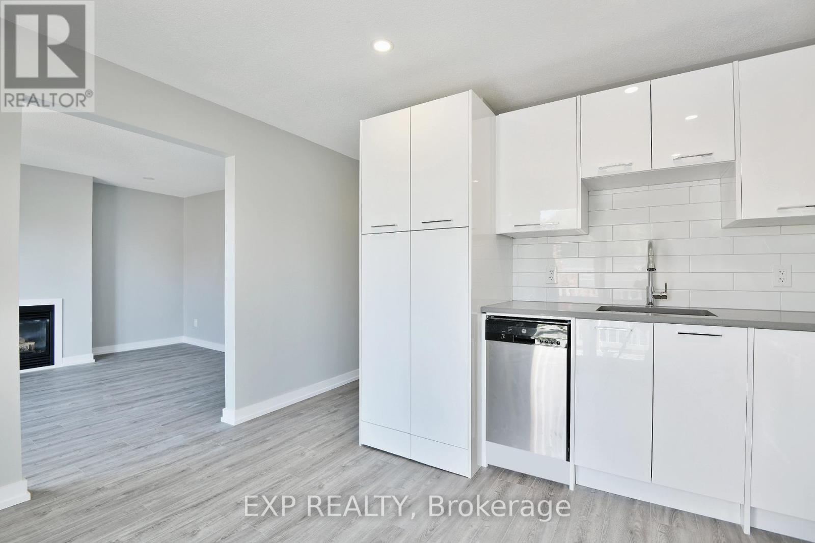 












369 LAFONTAINE AVENUE

,
Ottawa,




Ontario
K1L6X9

