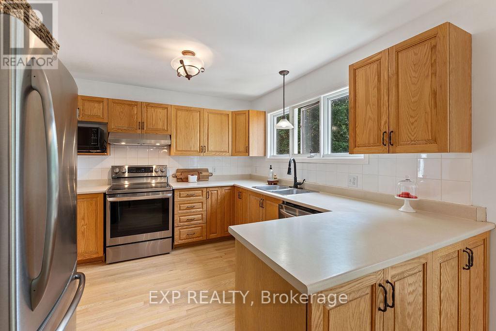 












2 BONNECHERE DRIVE

,
Ottawa,




Ontario
K2M2A5

