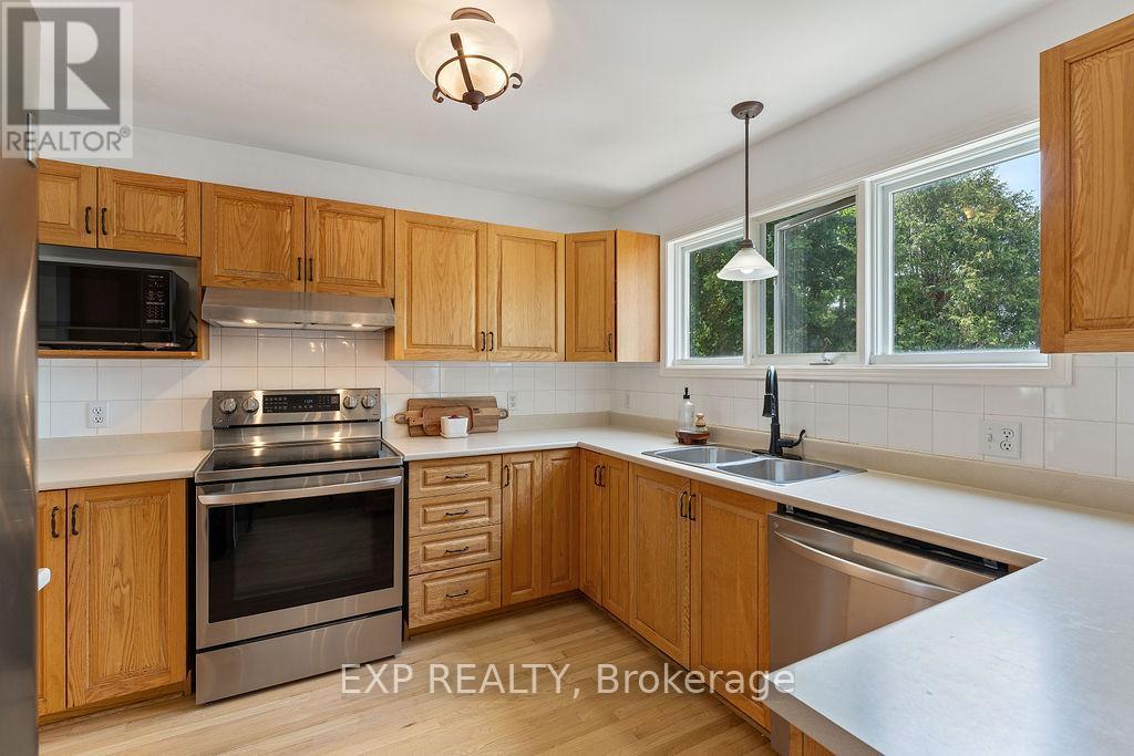 












2 BONNECHERE DRIVE

,
Ottawa,




Ontario
K2M2A5

