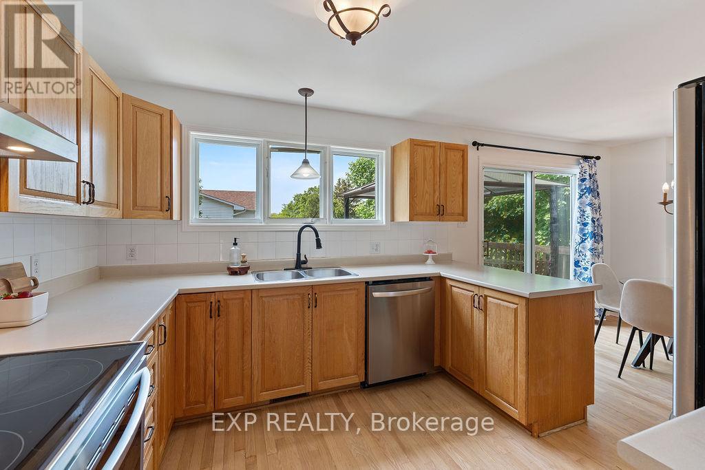 












2 BONNECHERE DRIVE

,
Ottawa,




Ontario
K2M2A5

