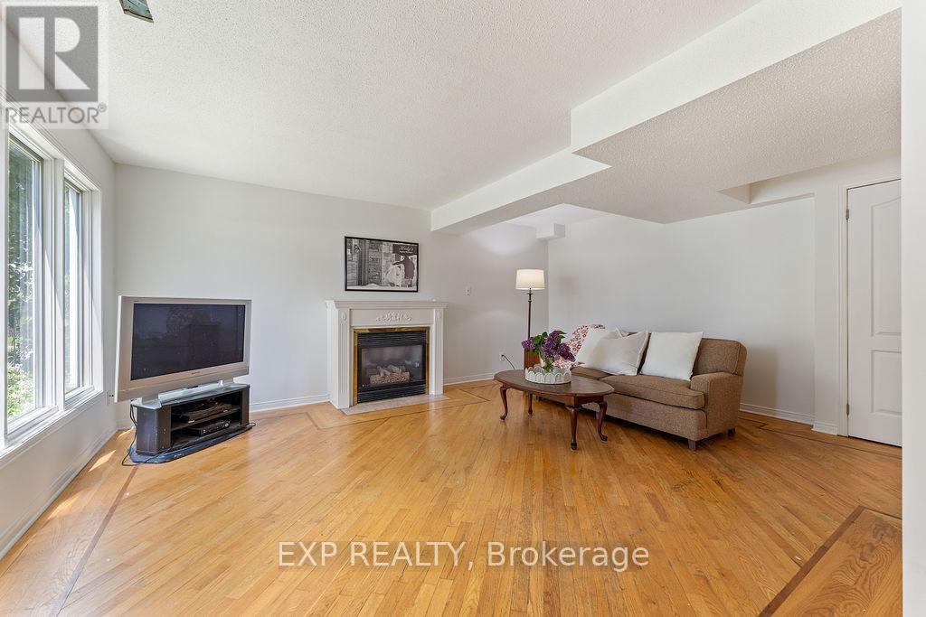 












2 BONNECHERE DRIVE

,
Ottawa,




Ontario
K2M2A5

