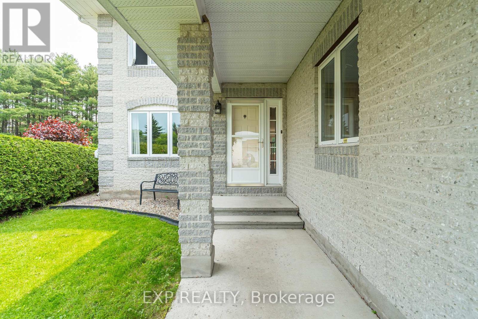 












295 BONAVISTA STREET

,
Clarence-Rockland,




Ontario
K4K1N8


