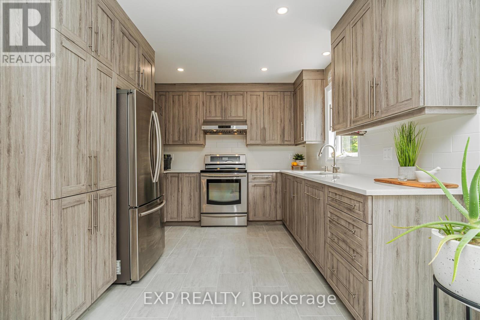 












295 BONAVISTA STREET

,
Clarence-Rockland,




Ontario
K4K1N8

