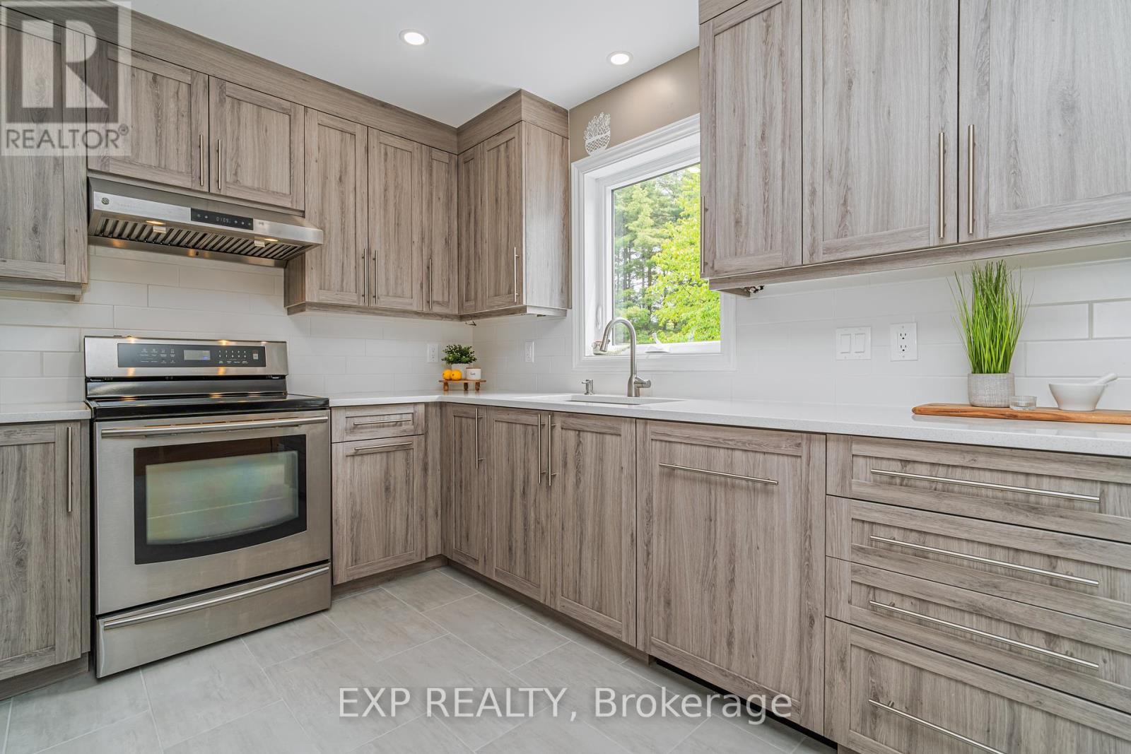 












295 BONAVISTA STREET

,
Clarence-Rockland,




Ontario
K4K1N8

