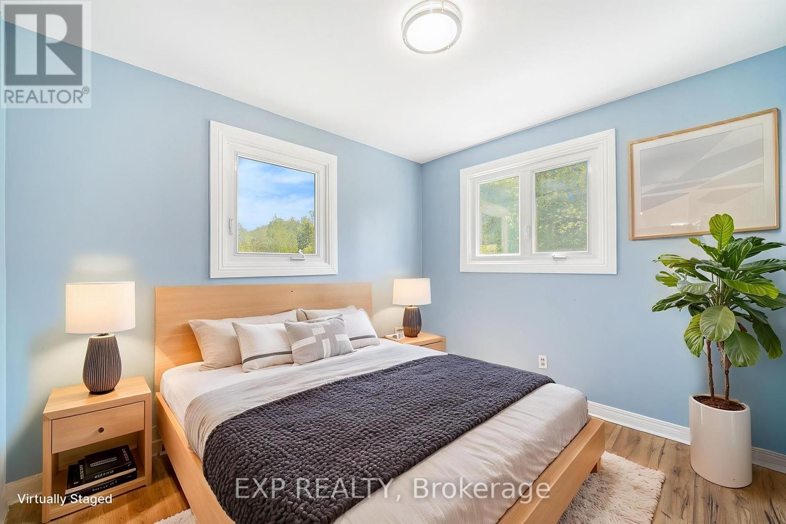 












215 ST THOMAS ROAD

,
Russell,




Ontario
K0A3H0

