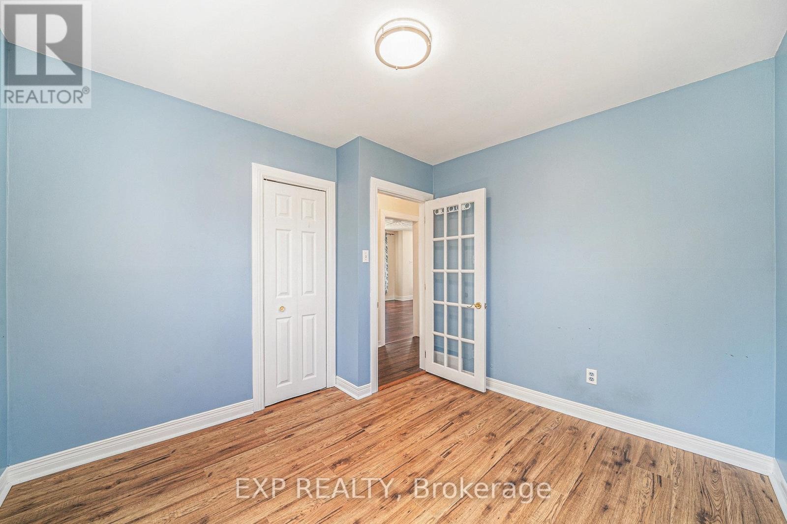 












215 ST THOMAS ROAD

,
Russell,




Ontario
K0A3H0

