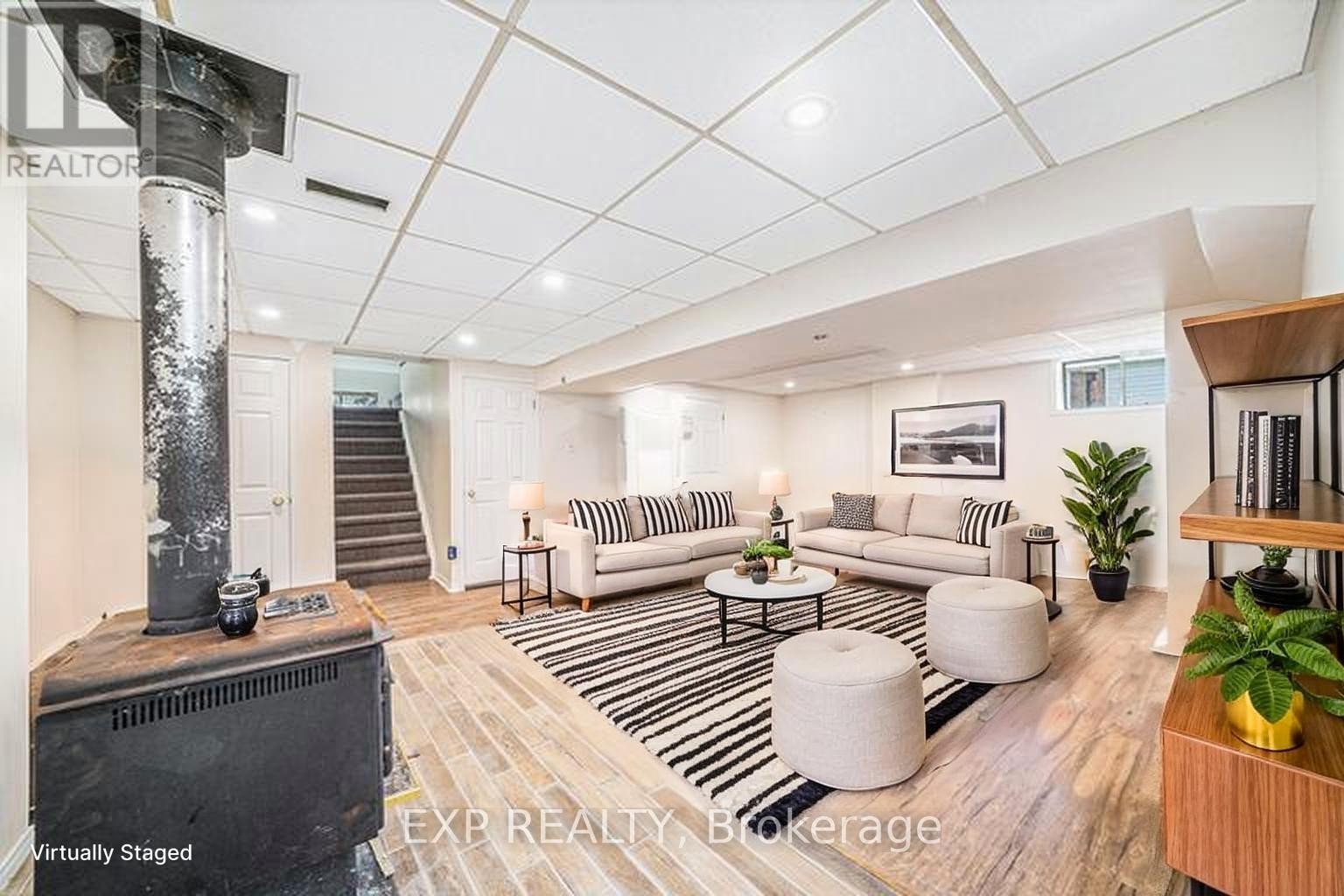 












215 ST THOMAS ROAD

,
Russell,




Ontario
K0A3H0

