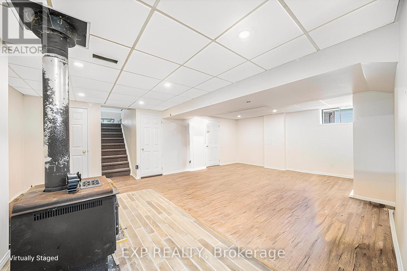 












215 ST THOMAS ROAD

,
Russell,




Ontario
K0A3H0

