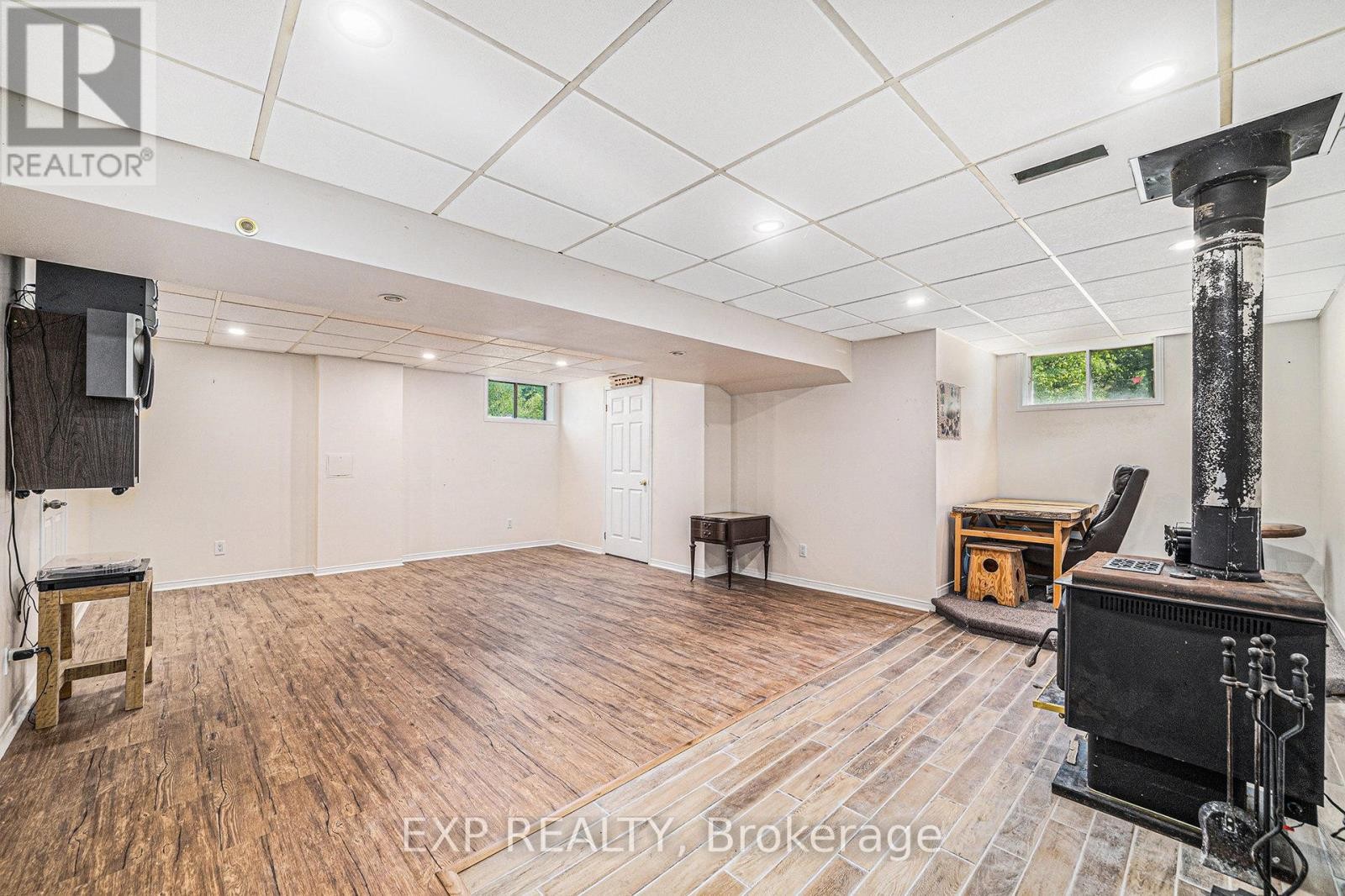












215 ST THOMAS ROAD

,
Russell,




Ontario
K0A3H0

