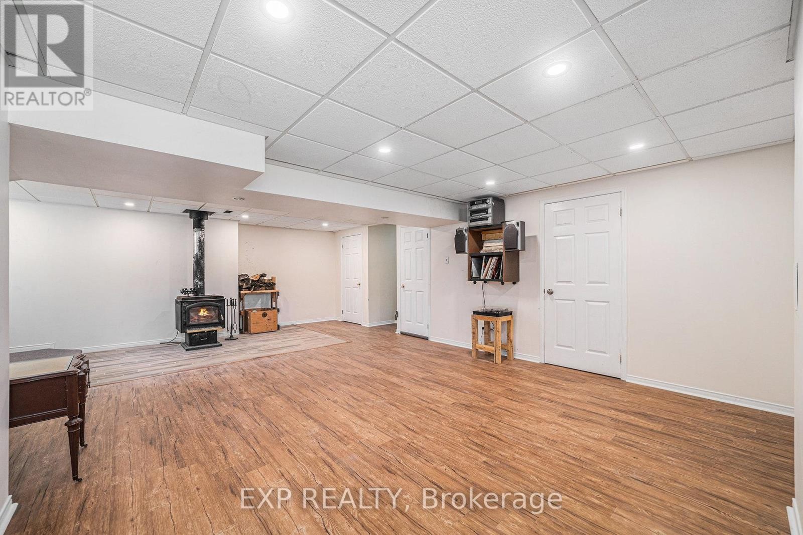 












215 ST THOMAS ROAD

,
Russell,




Ontario
K0A3H0

