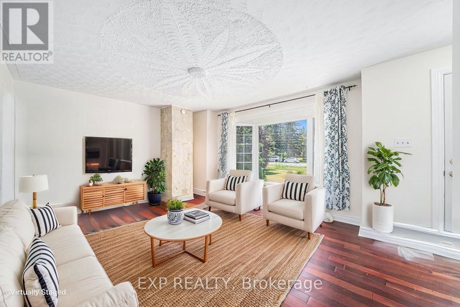 












215 ST THOMAS ROAD

,
Russell,




Ontario
K0A3H0

