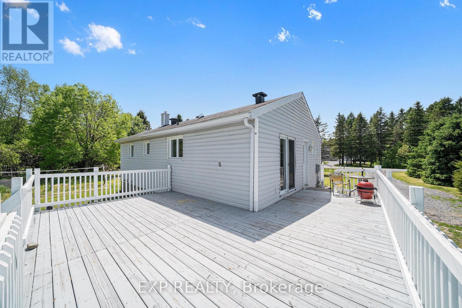 












215 ST THOMAS ROAD

,
Russell,




Ontario
K0A3H0

