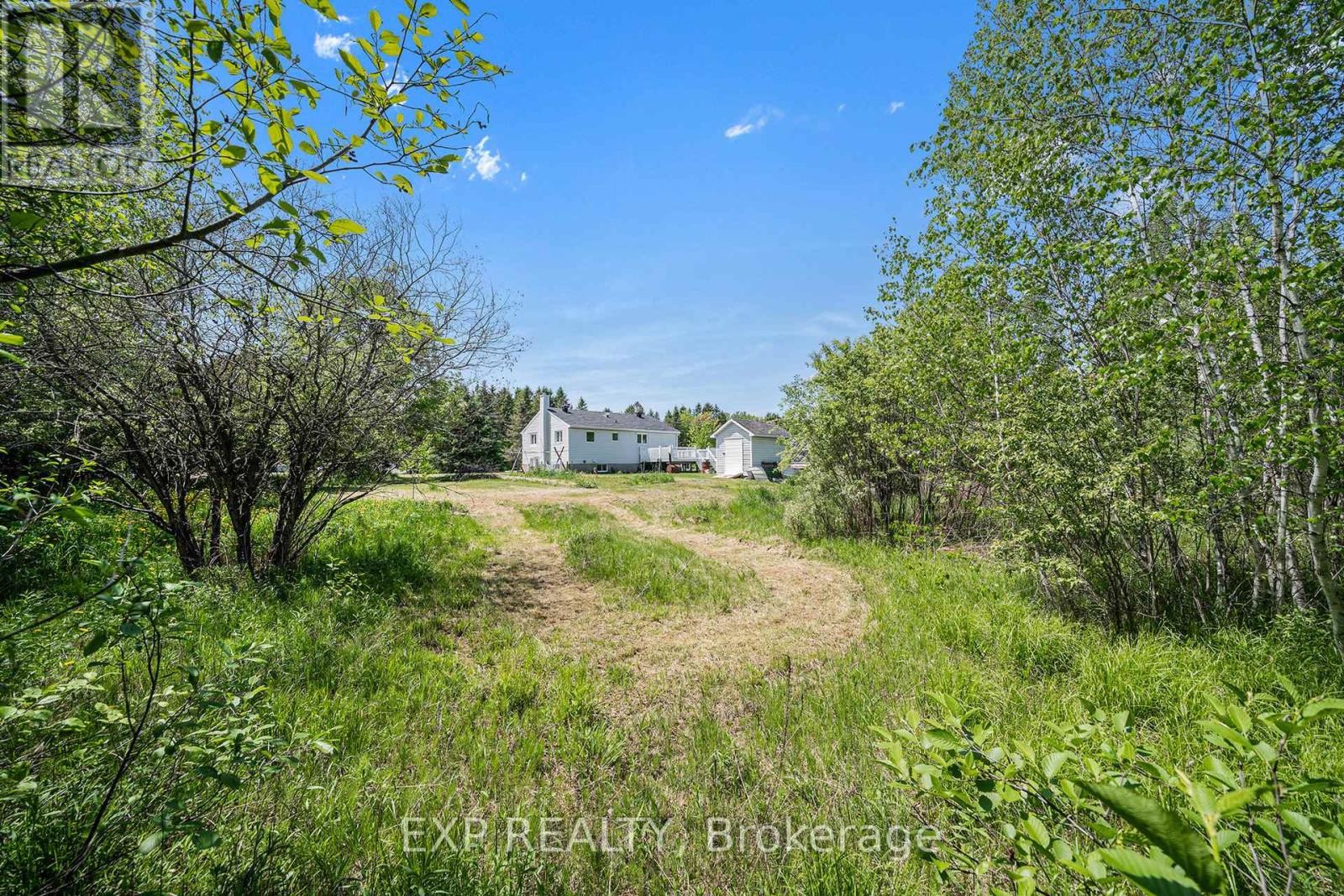 












215 ST THOMAS ROAD

,
Russell,




Ontario
K0A3H0

