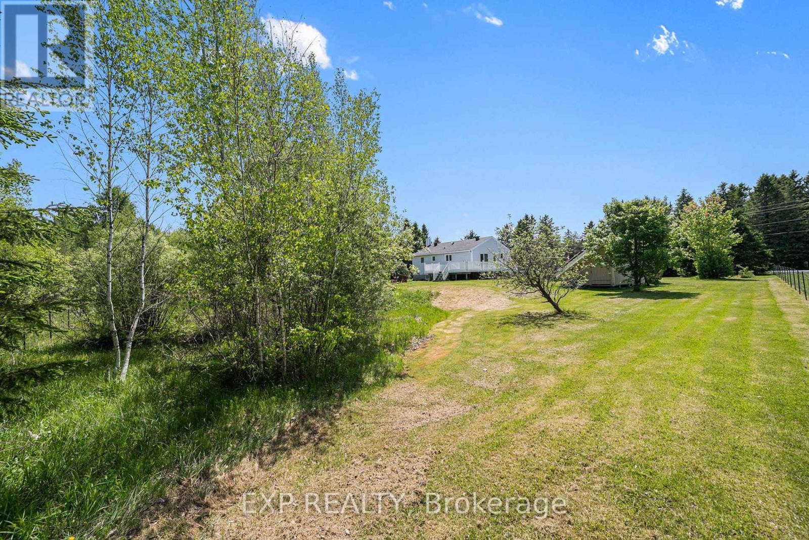 












215 ST THOMAS ROAD

,
Russell,




Ontario
K0A3H0


