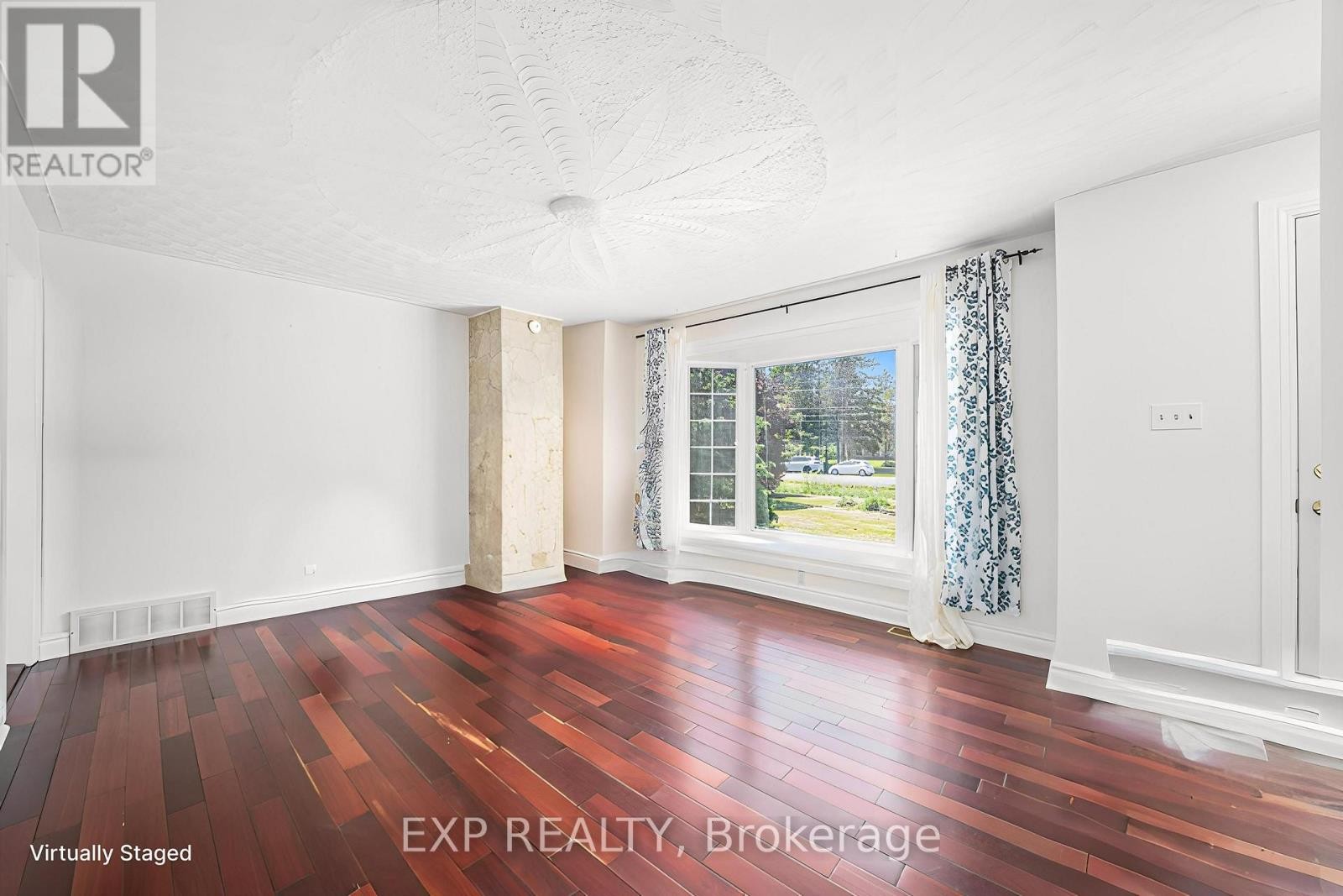 












215 ST THOMAS ROAD

,
Russell,




Ontario
K0A3H0

