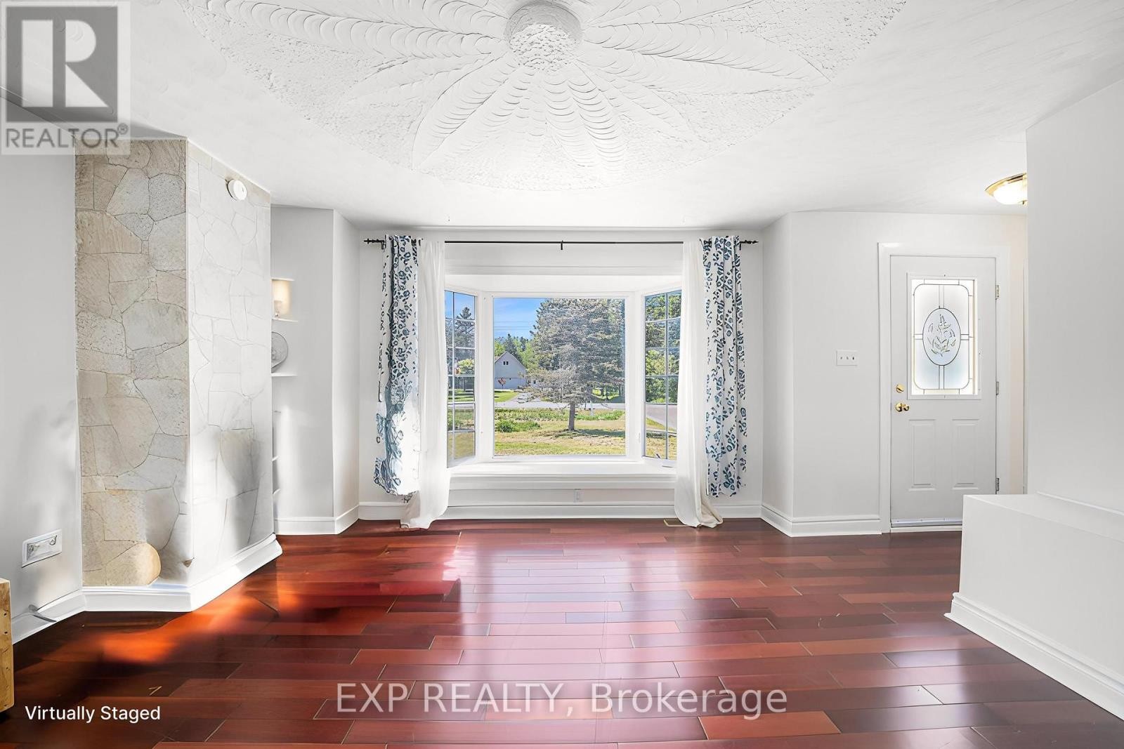 












215 ST THOMAS ROAD

,
Russell,




Ontario
K0A3H0

