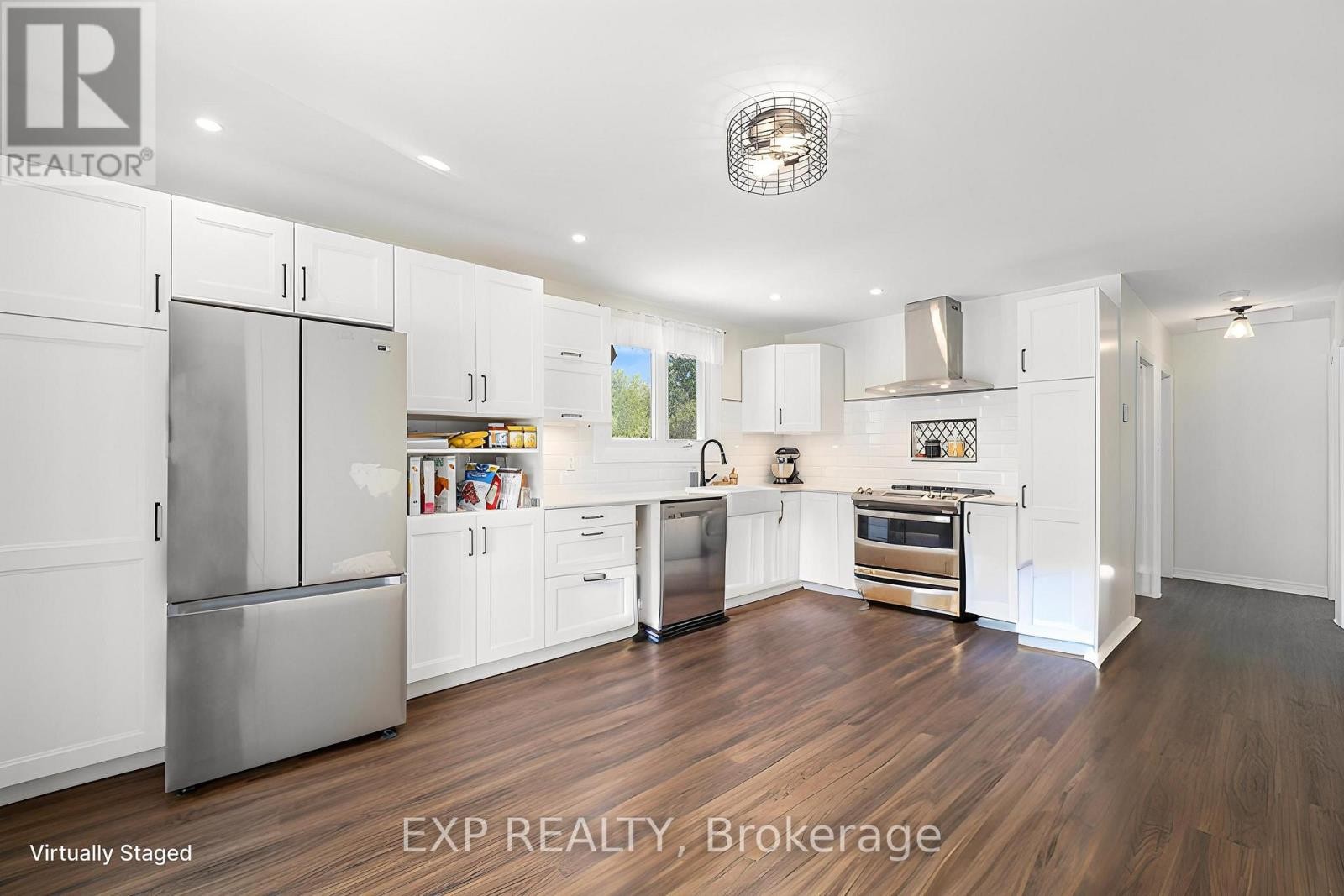 












215 ST THOMAS ROAD

,
Russell,




Ontario
K0A3H0

