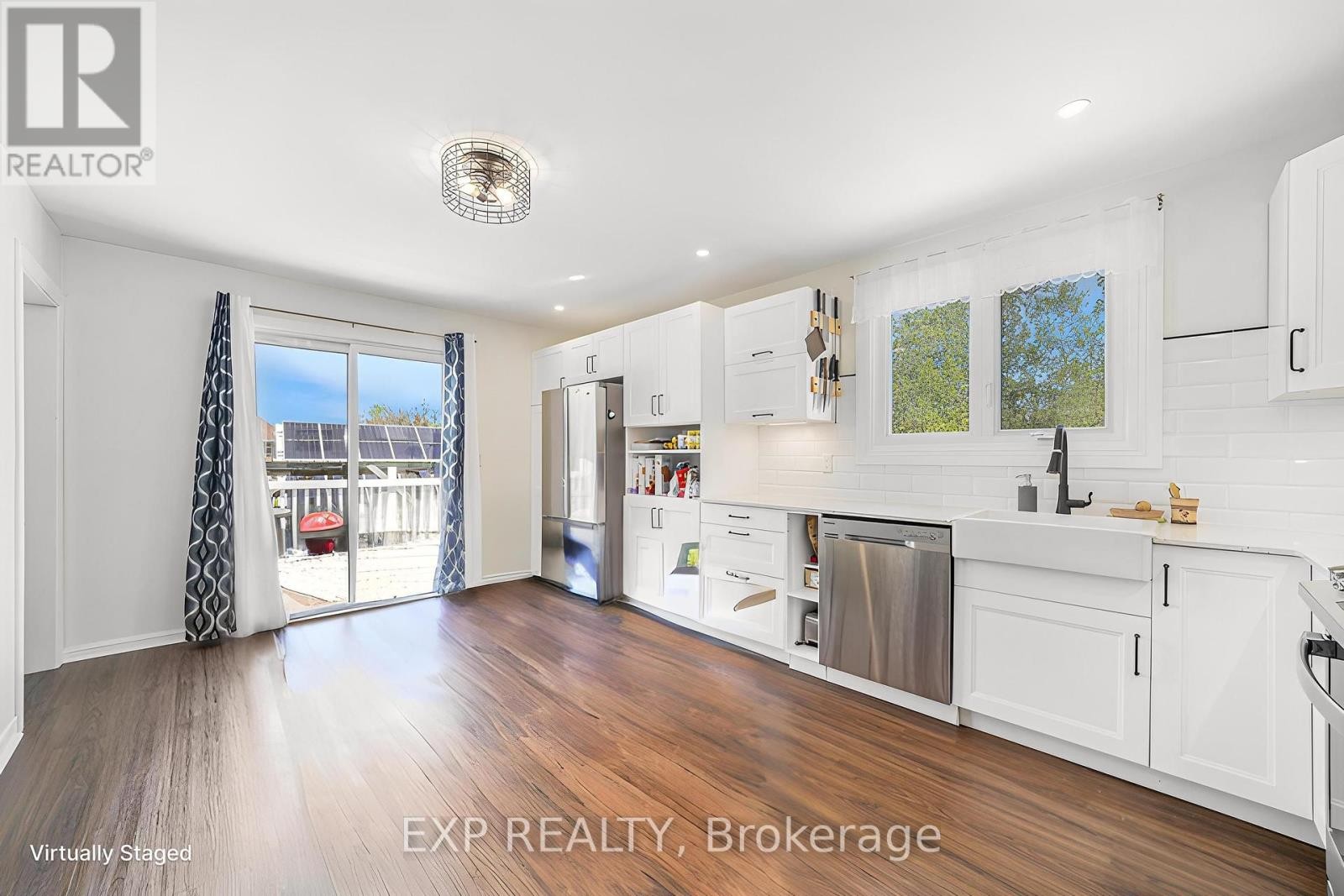 












215 ST THOMAS ROAD

,
Russell,




Ontario
K0A3H0

