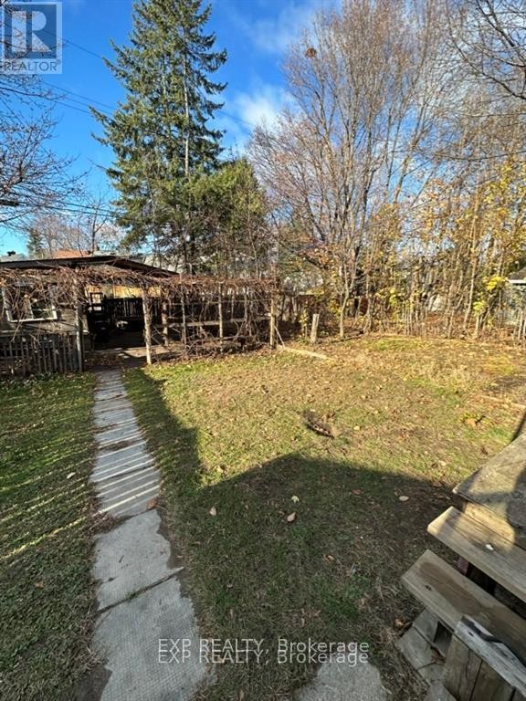 












954 FISHER AVENUE

,
Ottawa,




Ontario
K1Z6P4

