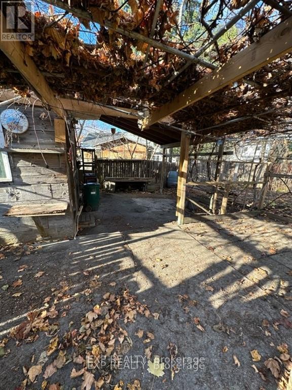 












954 FISHER AVENUE

,
Ottawa,




Ontario
K1Z6P4

