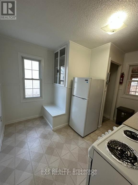 












954 FISHER AVENUE

,
Ottawa,




Ontario
K1Z6P4

