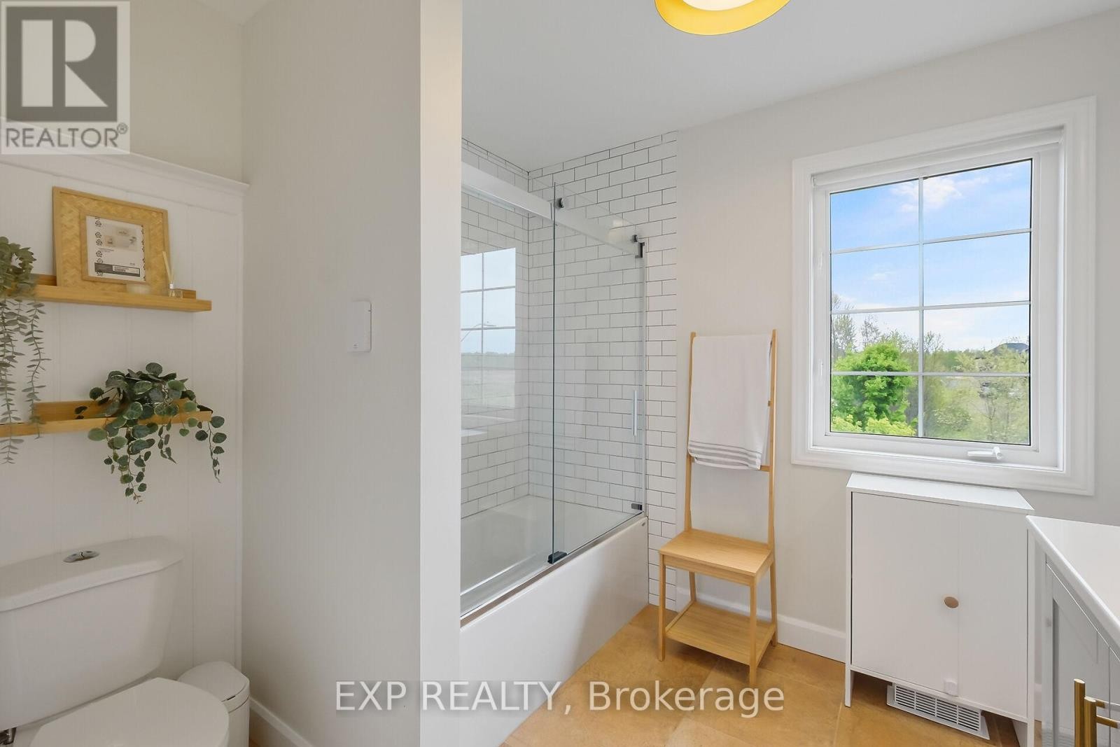 












86 OASIS STREET

,
The Nation,




Ontario
K0A2M0

