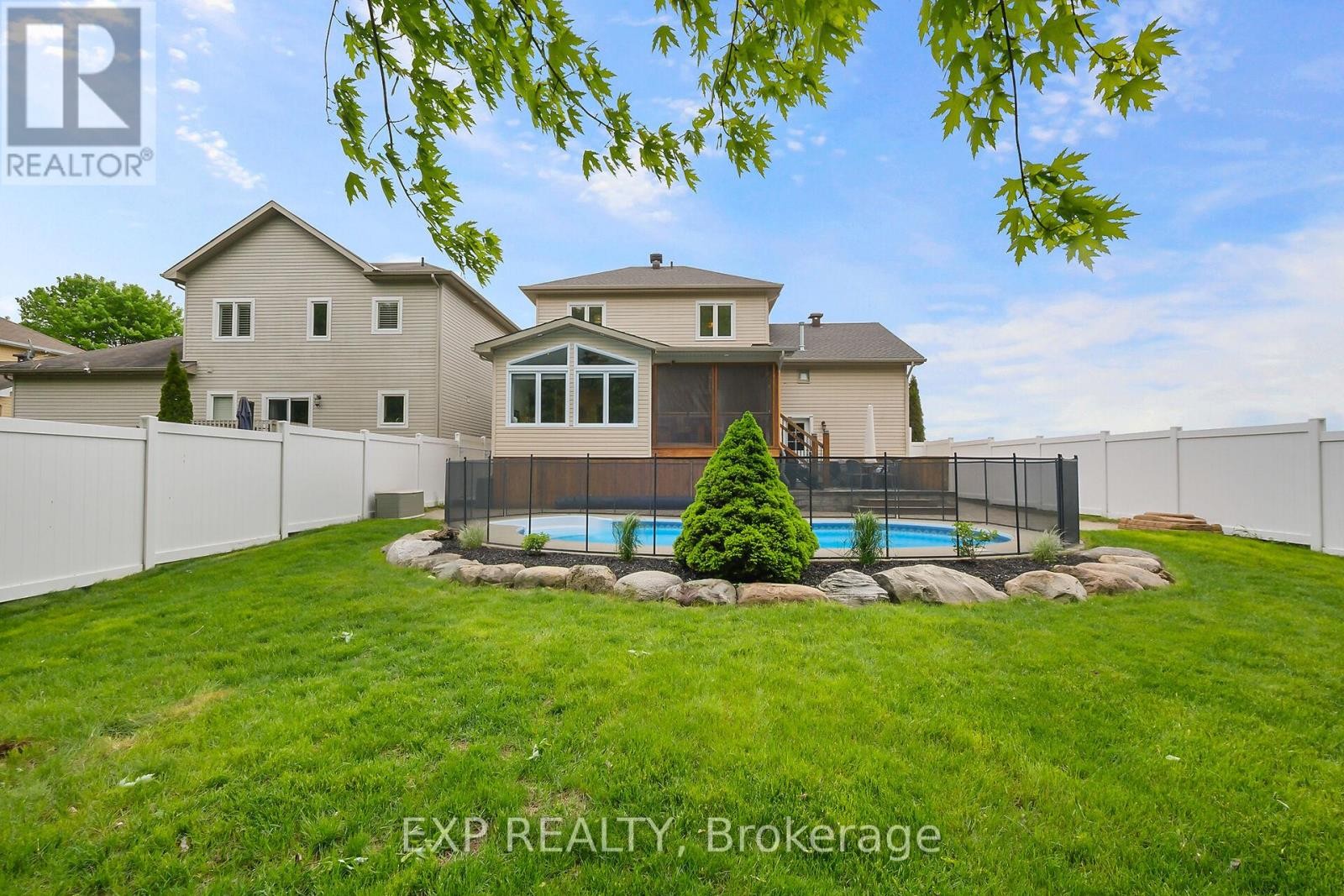 












86 OASIS STREET

,
The Nation,




Ontario
K0A2M0

