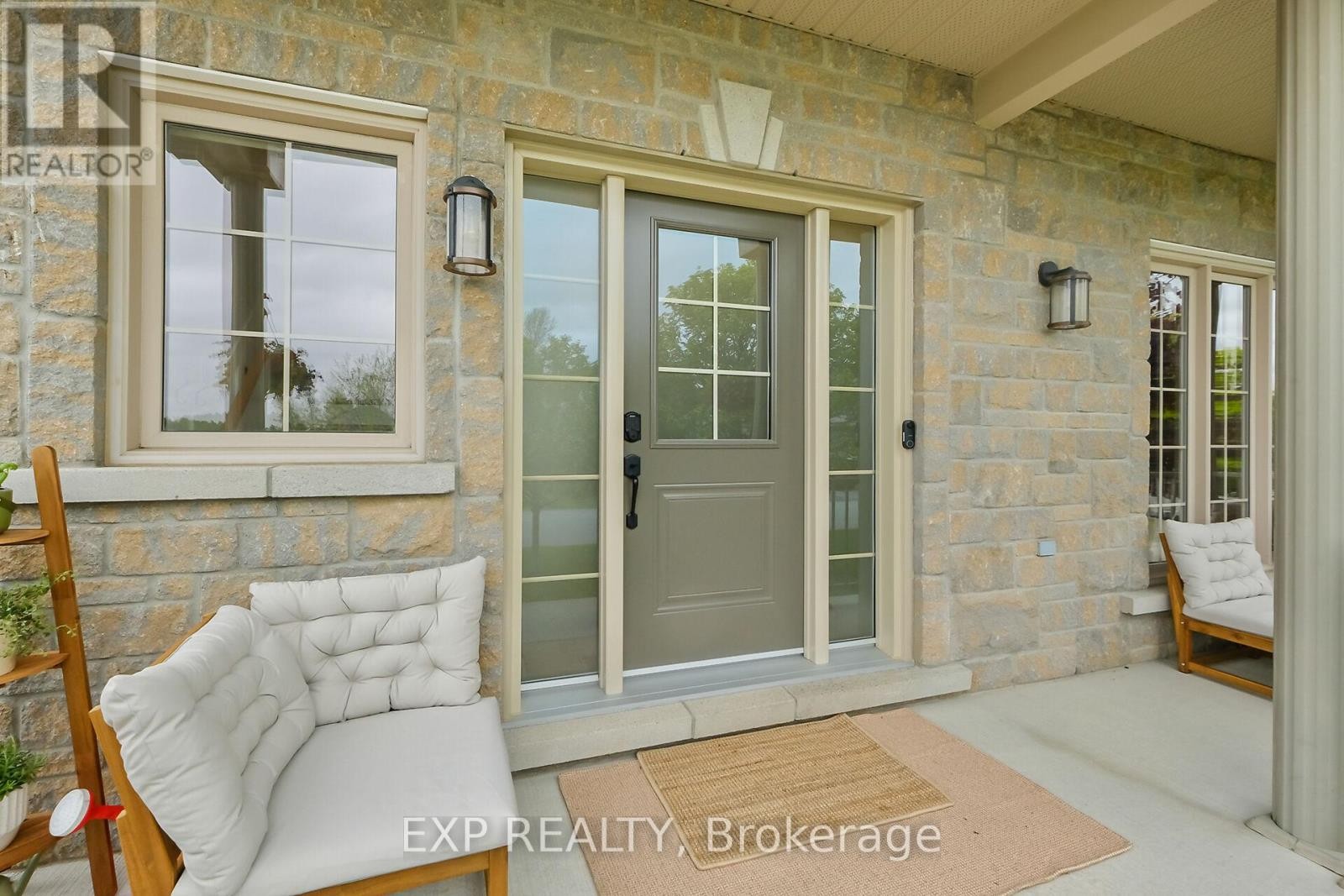 












86 OASIS STREET

,
The Nation,




Ontario
K0A2M0

