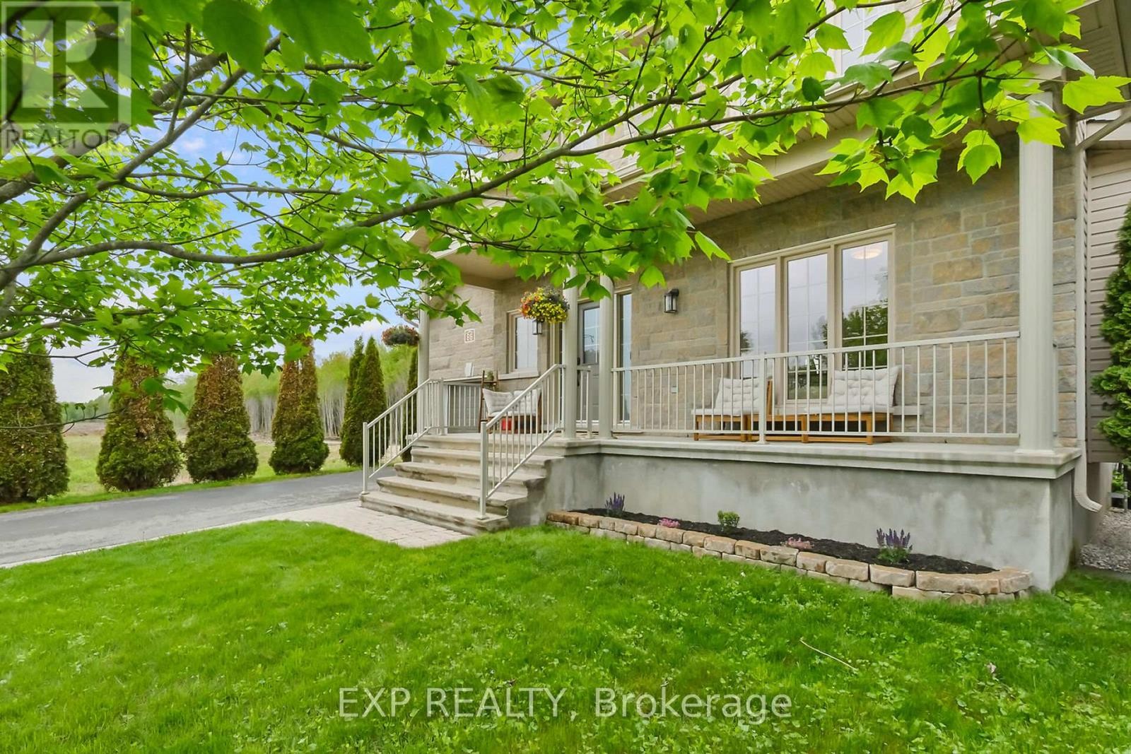 












86 OASIS STREET

,
The Nation,




Ontario
K0A2M0


