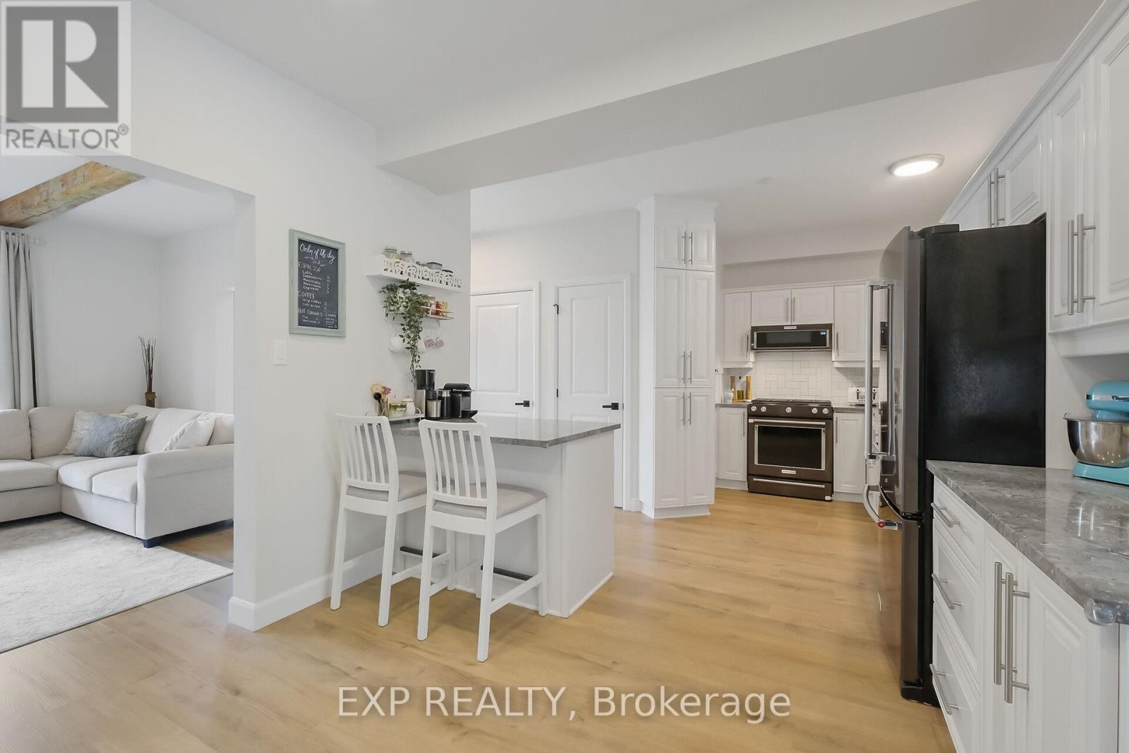












86 OASIS STREET

,
The Nation,




Ontario
K0A2M0

