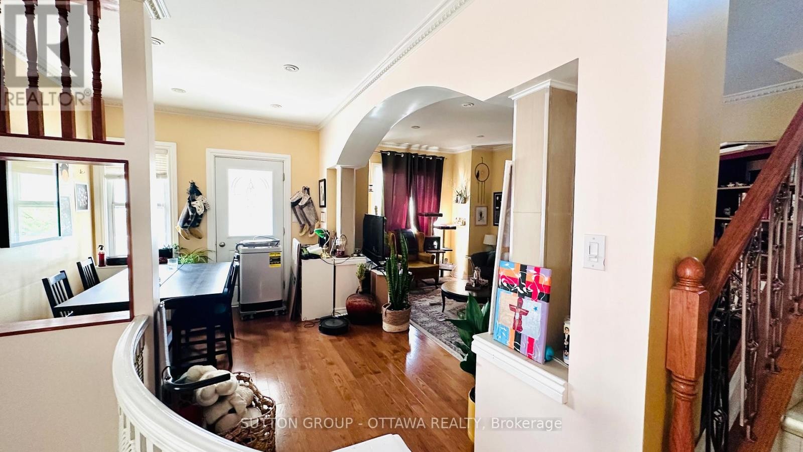 












139 ECCLES STREET

,
Ottawa,




Ontario
K1R6S7

