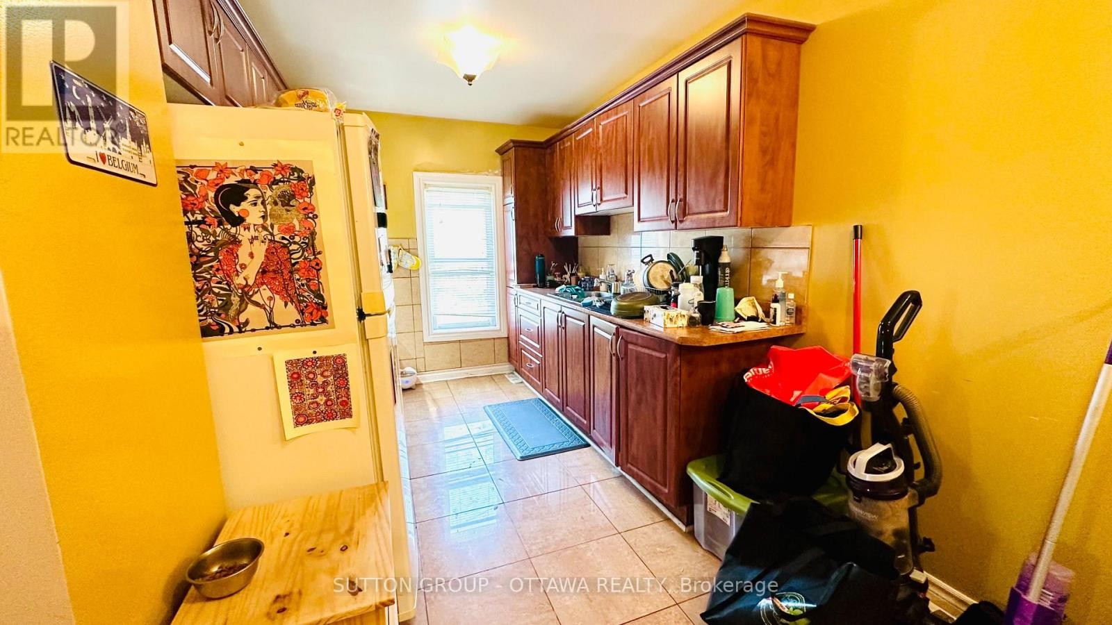












139 ECCLES STREET

,
Ottawa,




Ontario
K1R6S7


