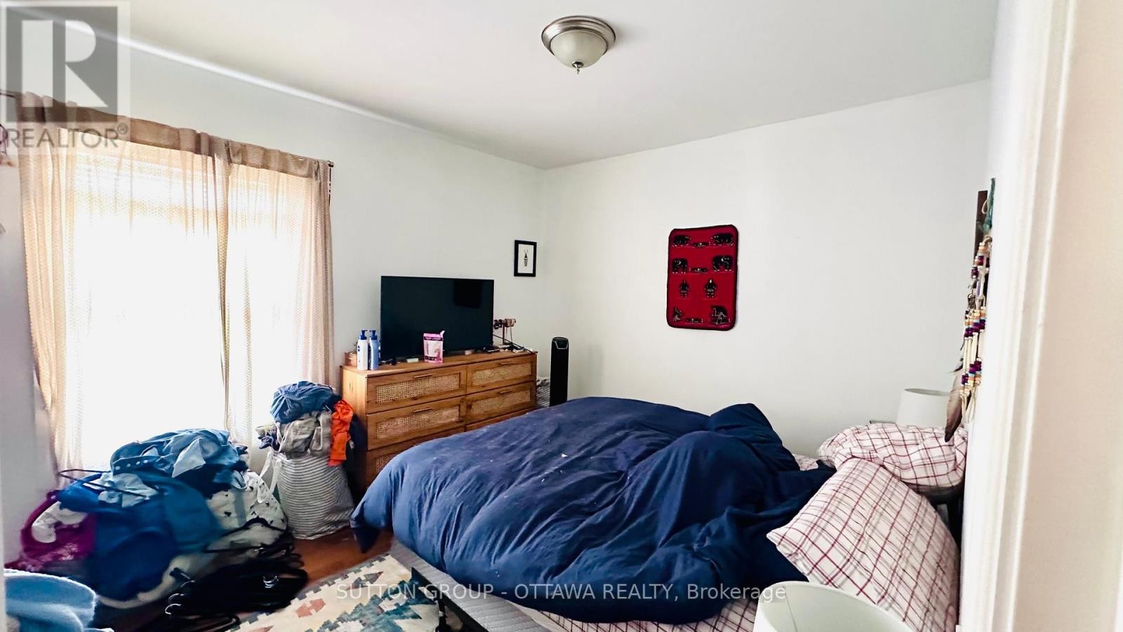 












139 ECCLES STREET

,
Ottawa,




Ontario
K1R6S7

