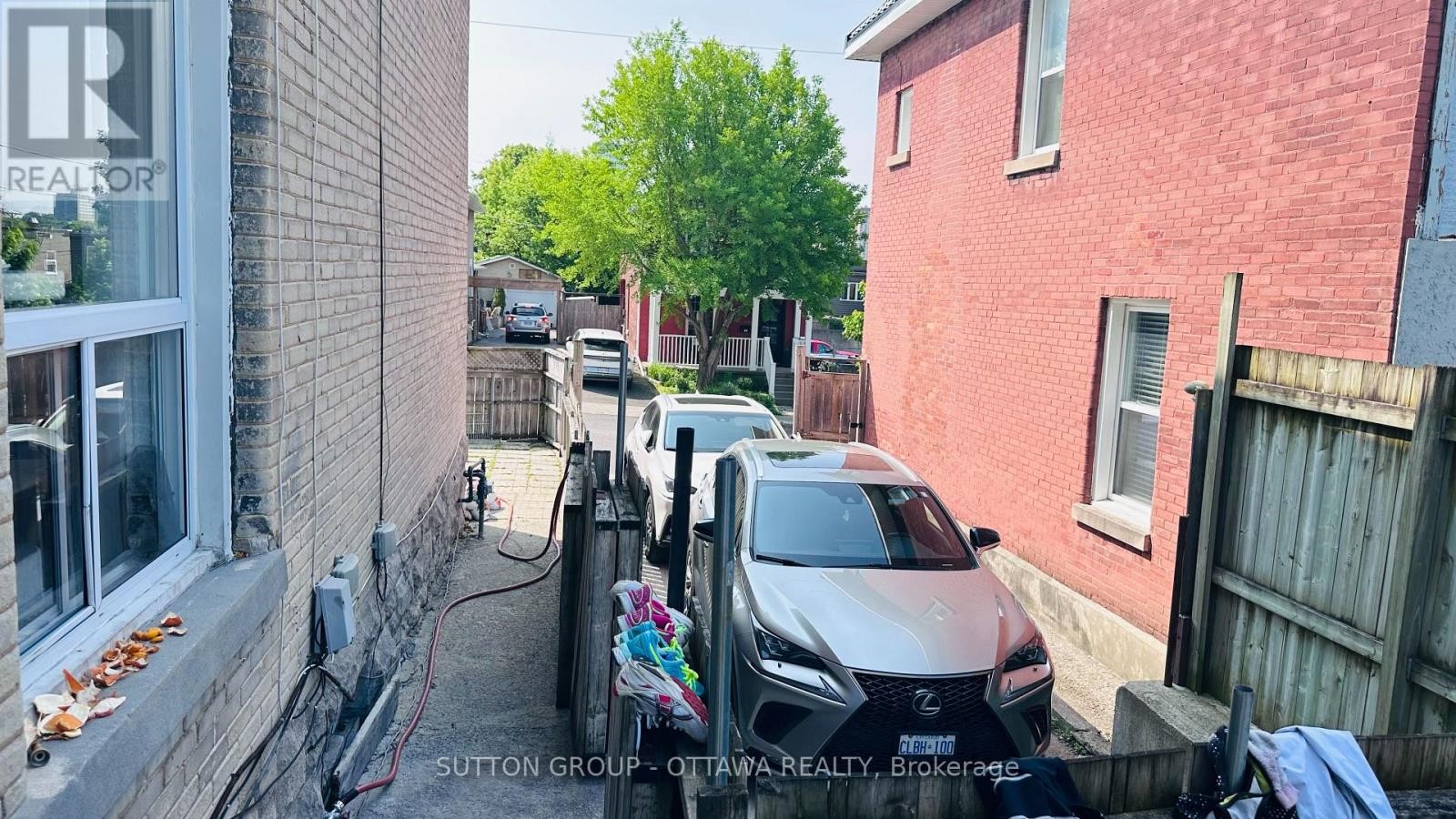 












139 ECCLES STREET

,
Ottawa,




Ontario
K1R6S7

