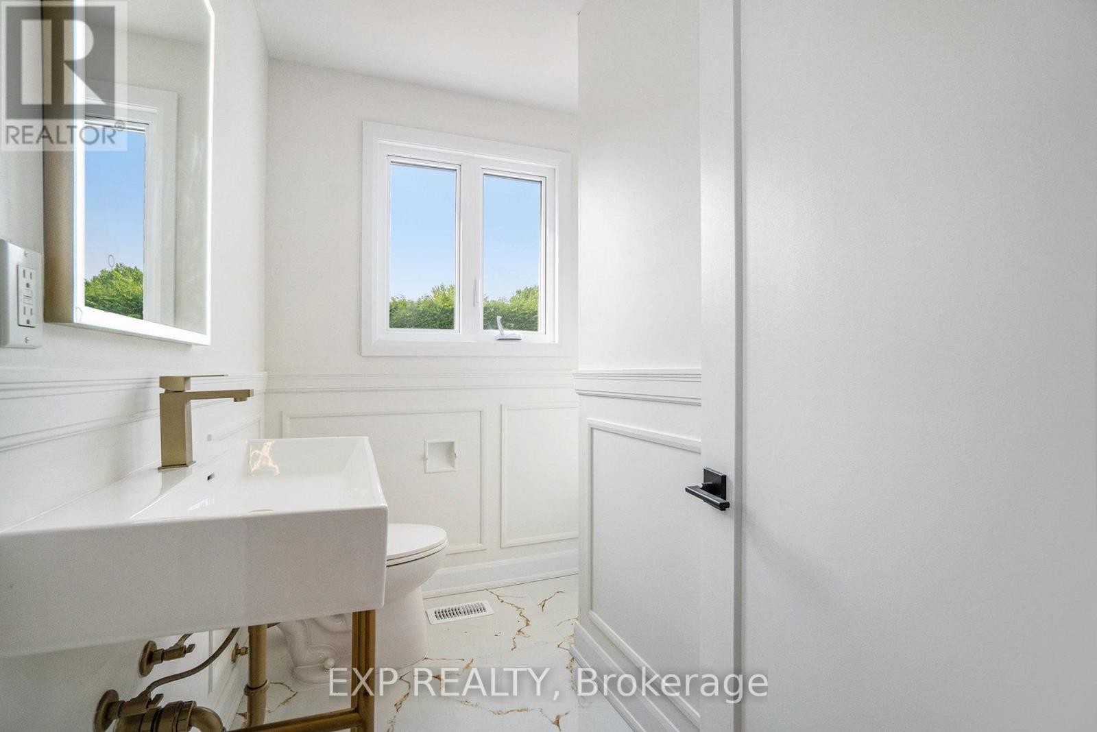 












41 BARNES CRESCENT

,
Ottawa,




Ontario
K2H7C1

