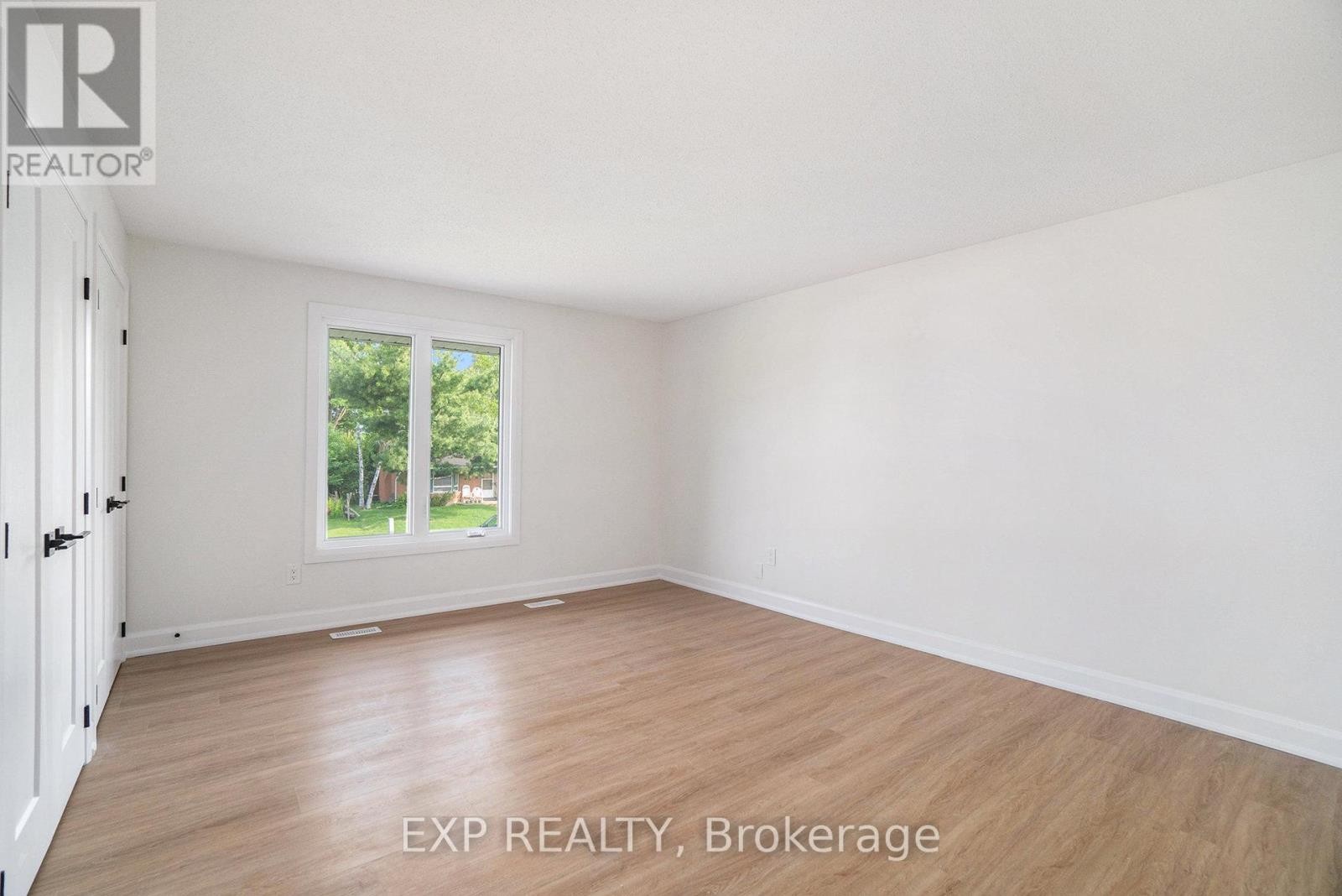 












41 BARNES CRESCENT

,
Ottawa,




Ontario
K2H7C1


