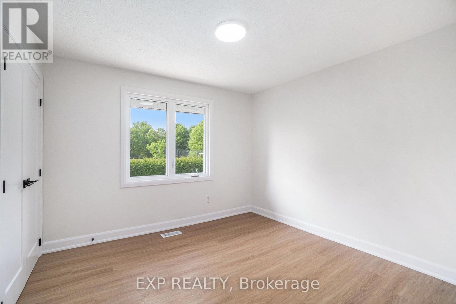 












41 BARNES CRESCENT

,
Ottawa,




Ontario
K2H7C1


