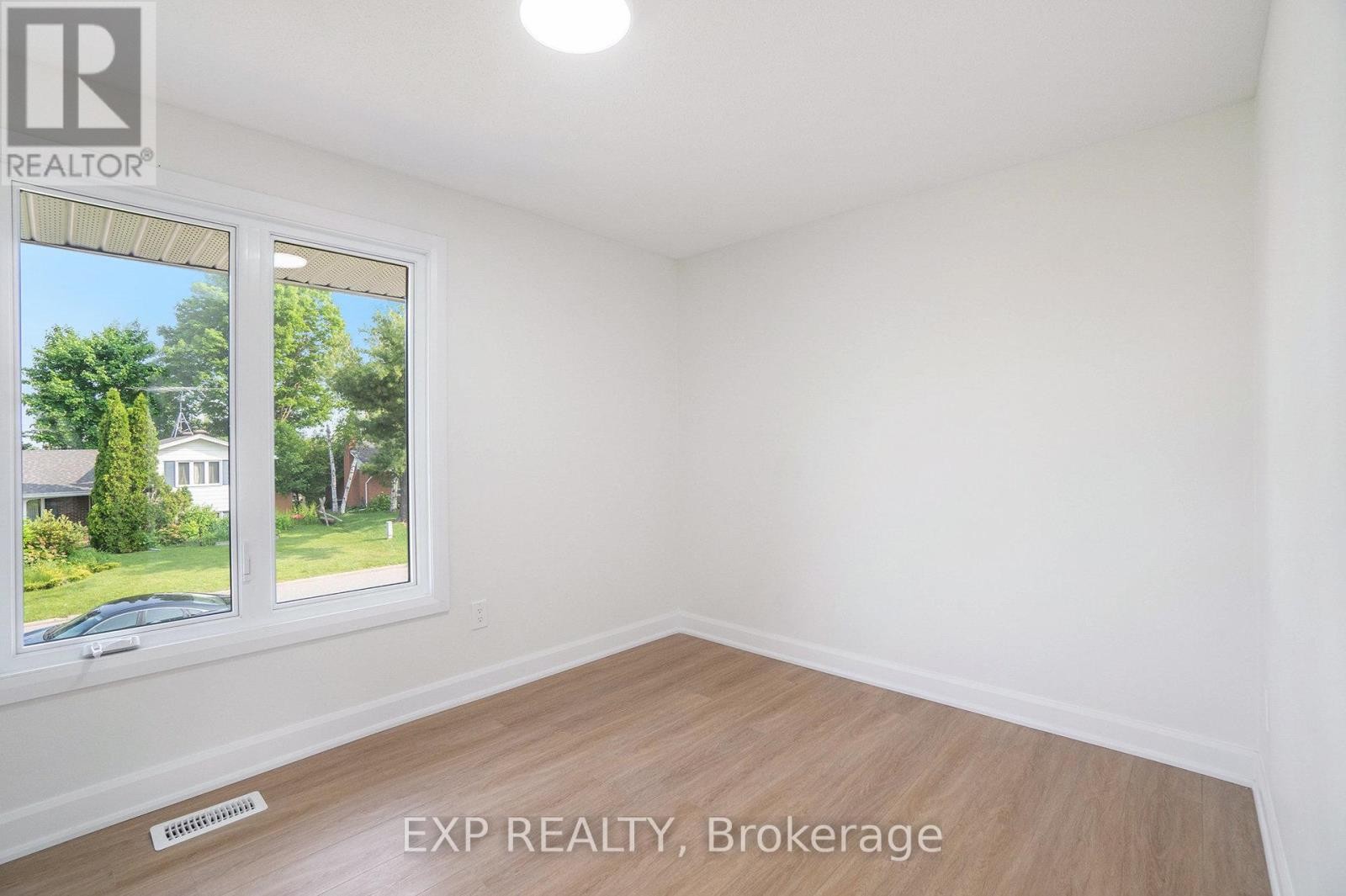 












41 BARNES CRESCENT

,
Ottawa,




Ontario
K2H7C1

