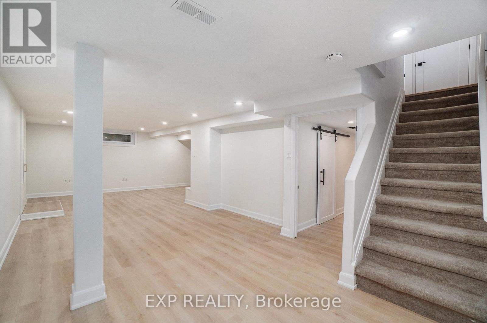 












41 BARNES CRESCENT

,
Ottawa,




Ontario
K2H7C1

