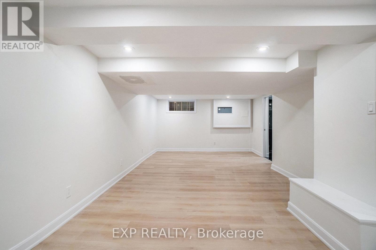 












41 BARNES CRESCENT

,
Ottawa,




Ontario
K2H7C1

