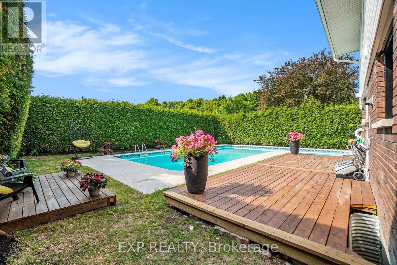 












41 BARNES CRESCENT

,
Ottawa,




Ontario
K2H7C1

