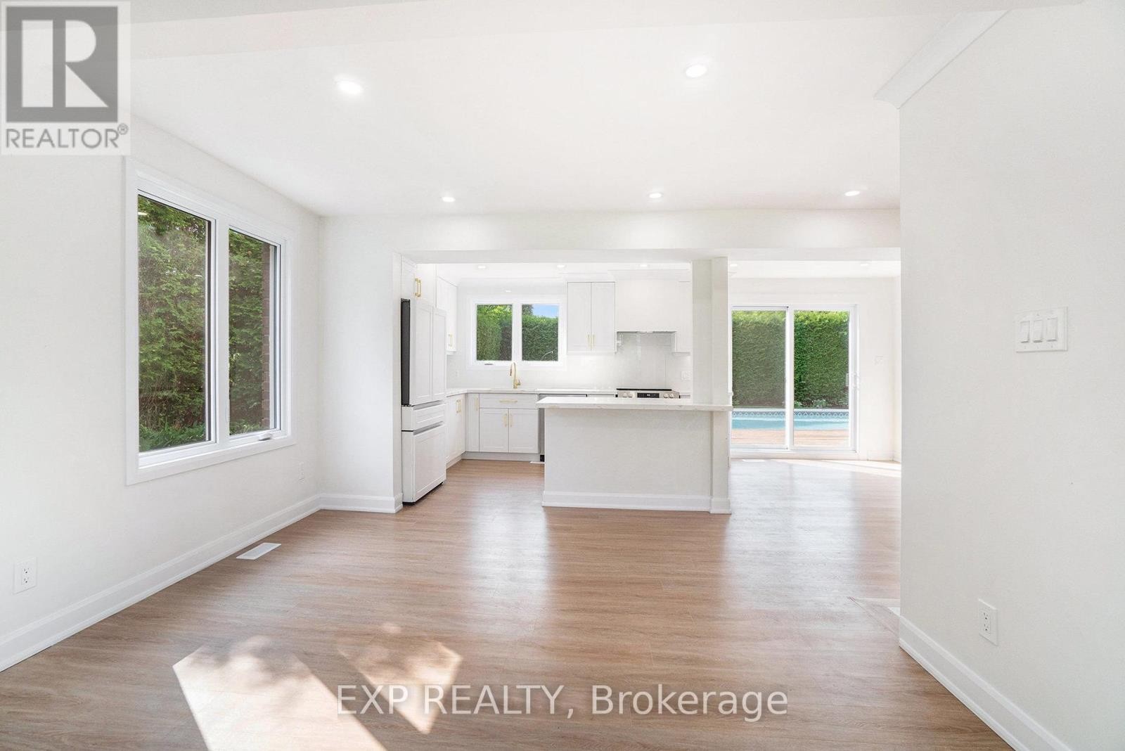 












41 BARNES CRESCENT

,
Ottawa,




Ontario
K2H7C1

