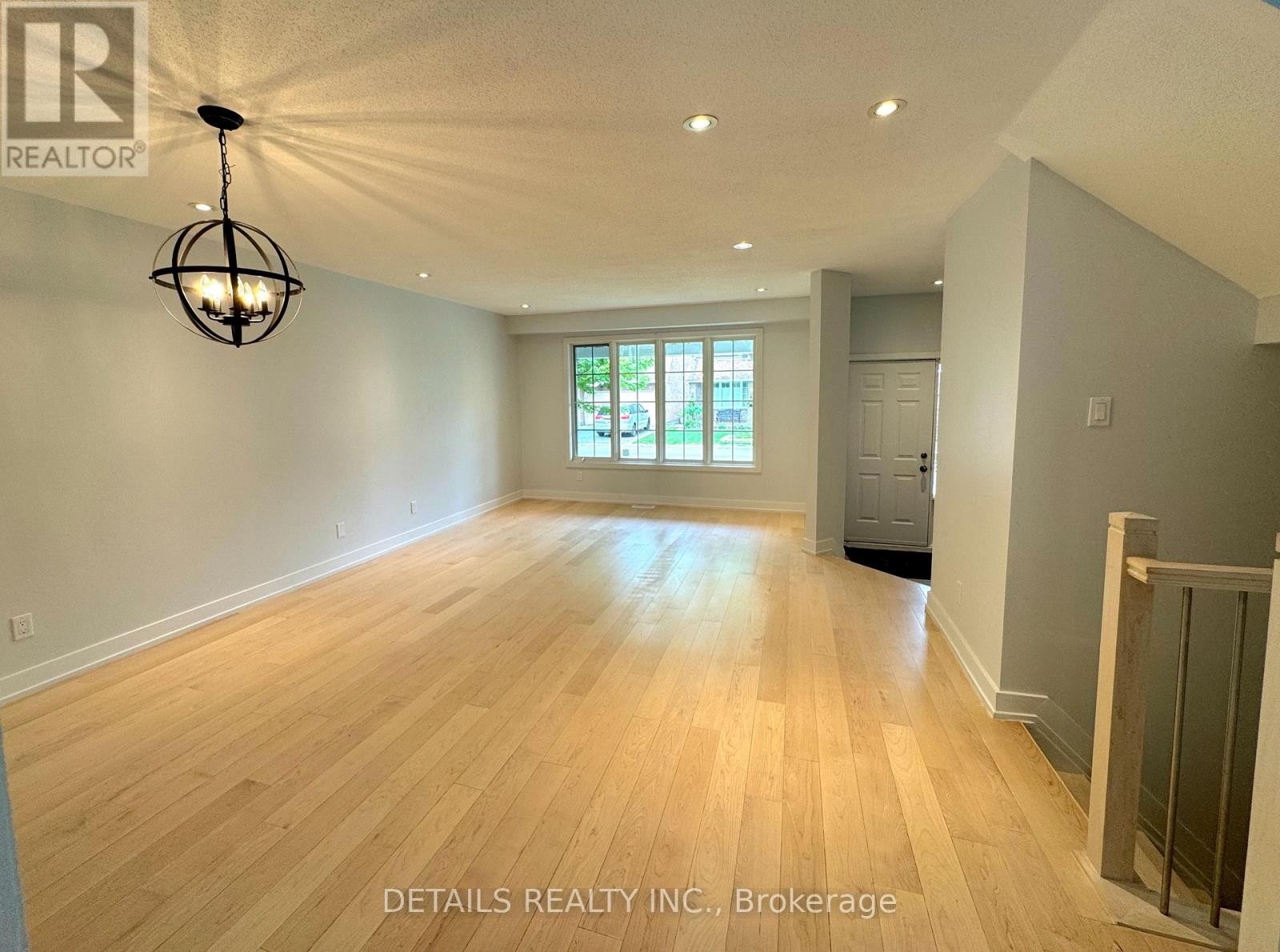 












73 STONEPOINTE AVENUE N

,
Ottawa,




Ontario
K2G4G2

