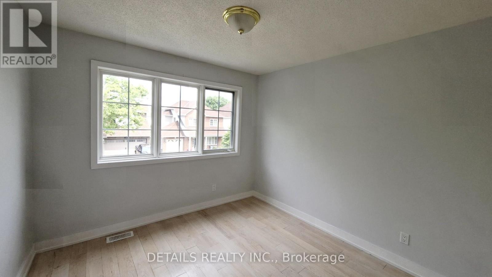 












73 STONEPOINTE AVENUE N

,
Ottawa,




Ontario
K2G4G2

