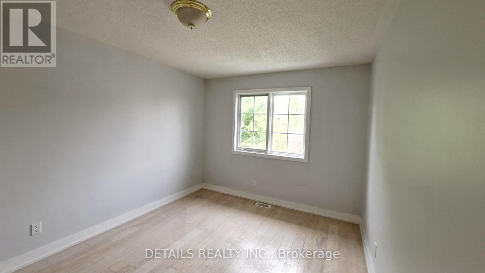 












73 STONEPOINTE AVENUE N

,
Ottawa,




Ontario
K2G4G2

