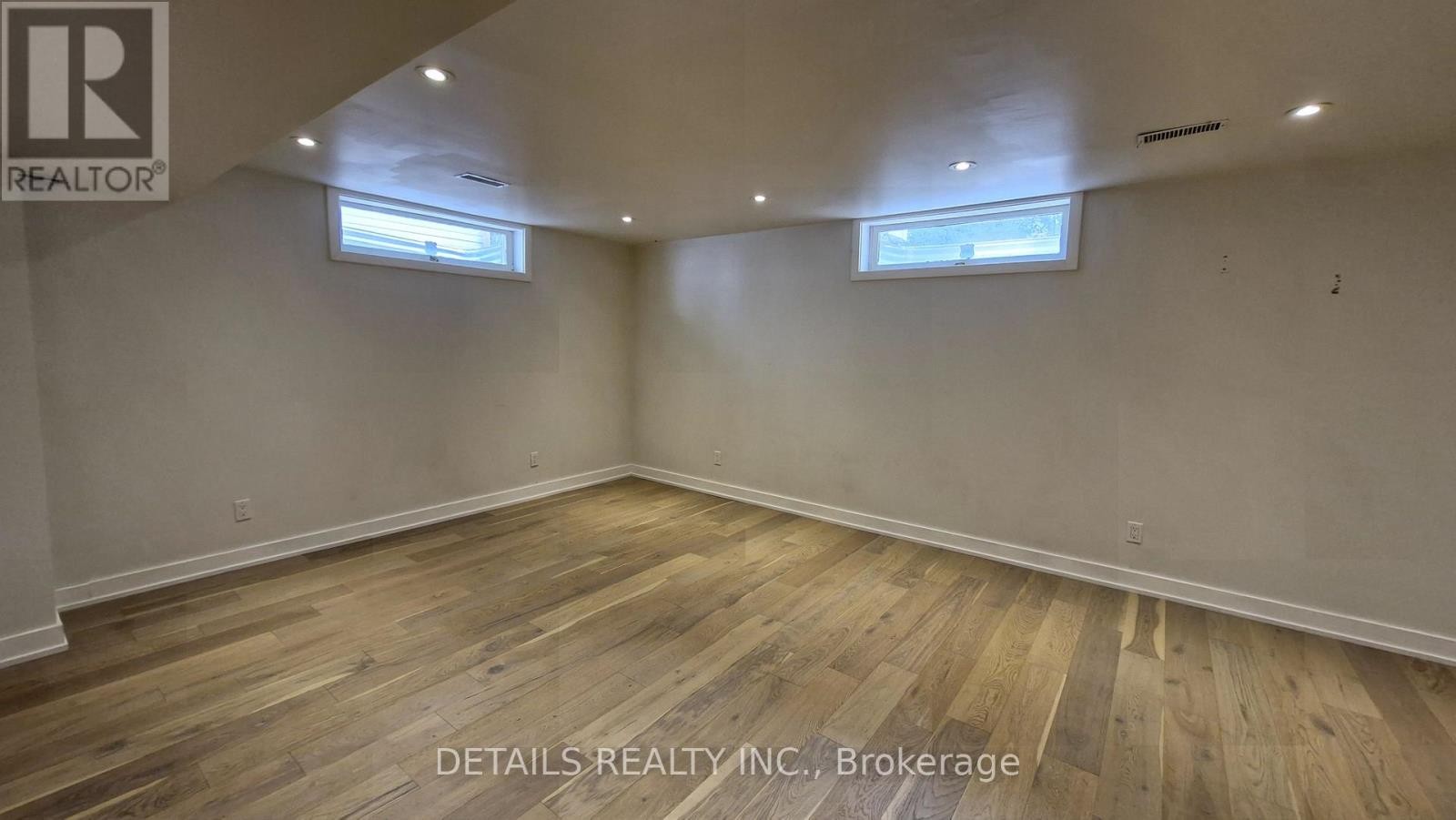 












73 STONEPOINTE AVENUE N

,
Ottawa,




Ontario
K2G4G2


