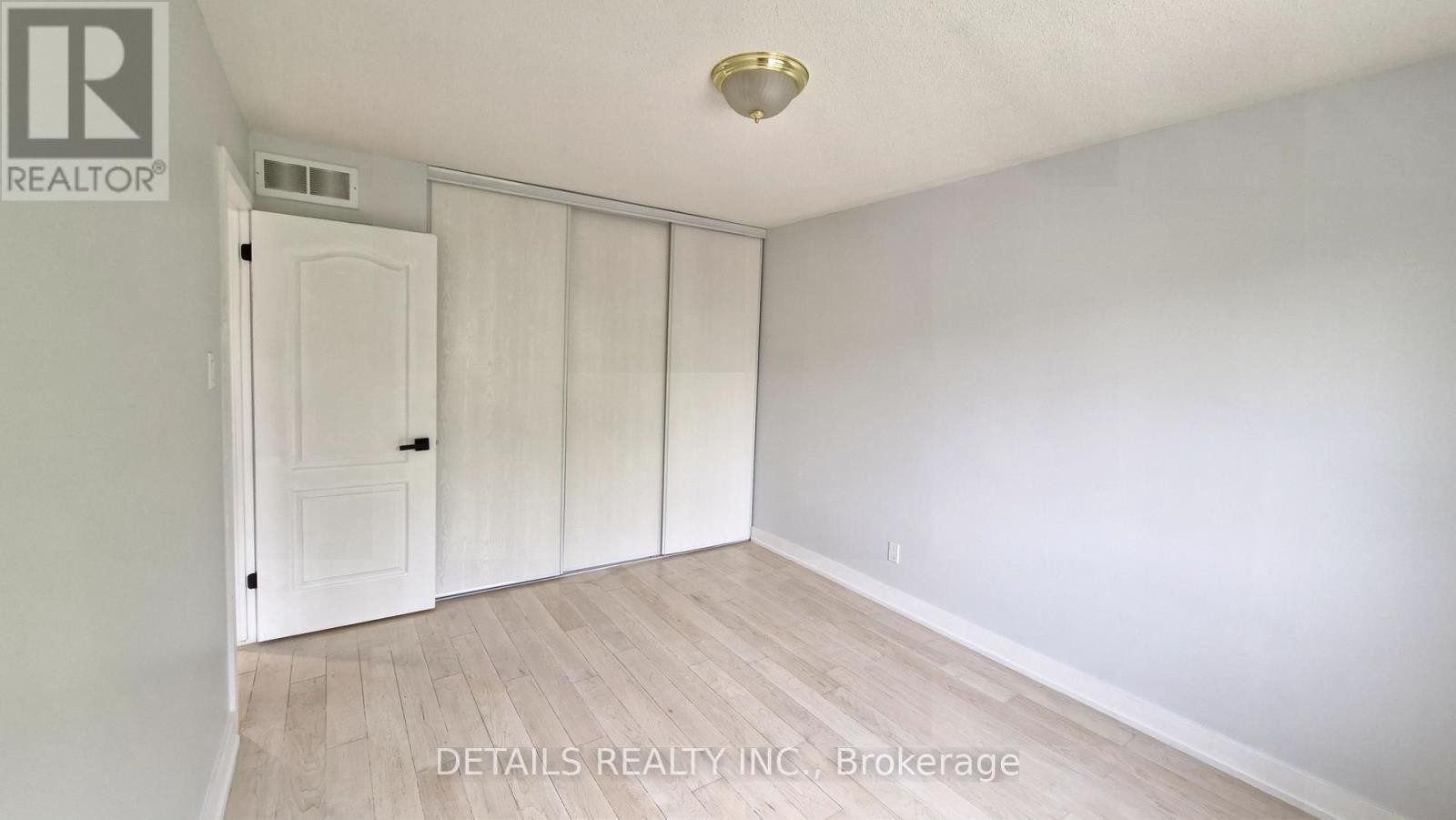 












73 STONEPOINTE AVENUE N

,
Ottawa,




Ontario
K2G4G2

