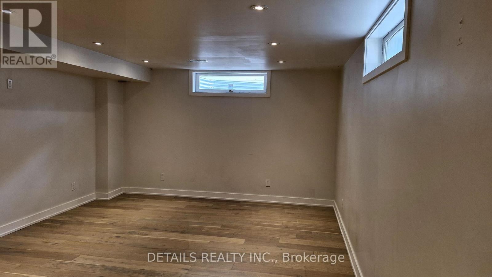 












73 STONEPOINTE AVENUE N

,
Ottawa,




Ontario
K2G4G2

